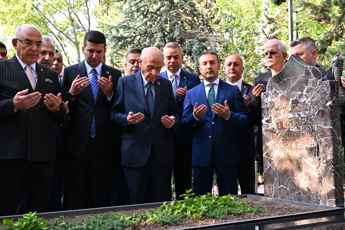 Milliyetçi Hareket Partisi (MHP) Genel Başkanı Devlet Bahçeli, Kurban Bayramı namazının ardından...