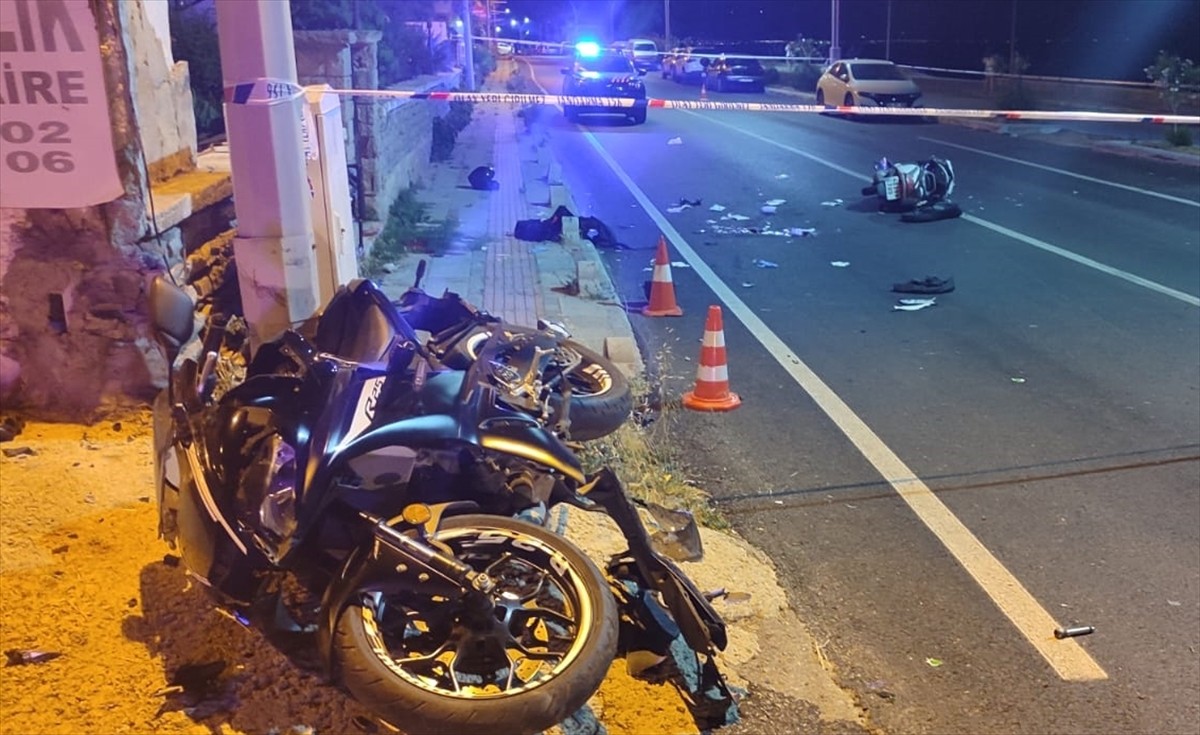Muğla'nın Bodrum ilçesinde iki motosikletin çarpışması sonucu 2 kişi hayatını kaybetti.