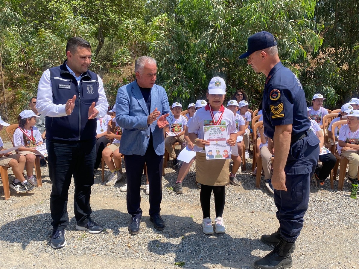 Muğla'nın Bodrum ilçesinde, "Orman Muhafızları" projesi kapsamında öğrencilere yönelik eğitim...