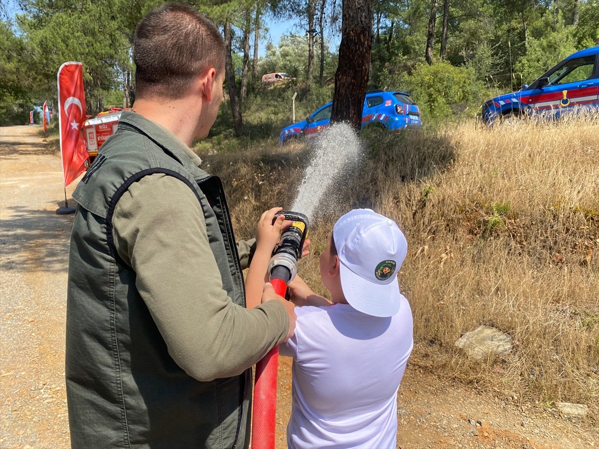 Muğla'nın Bodrum ilçesinde, "Orman Muhafızları" projesi kapsamında öğrencilere yönelik eğitim...
