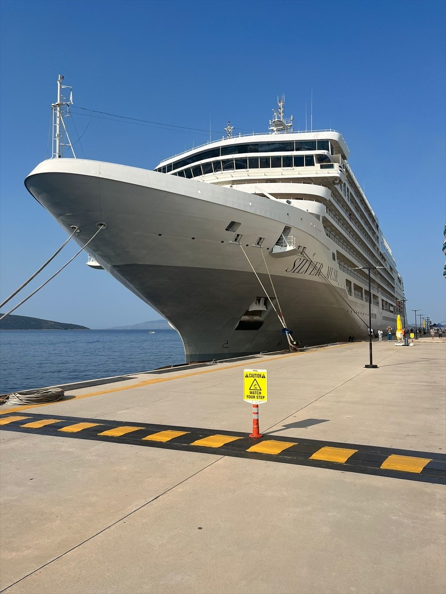 Muğla'nın Bodrum ilçesine "Brilliance of the Seas" ve "Silver Muse" kruvaziyerleriyle 2 bin 935...