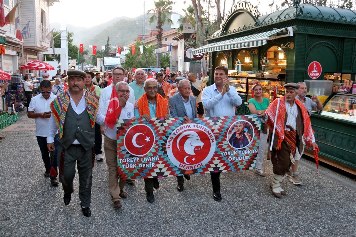 Muğla'nın Fethiye ilçesinde bu yıl 22'ncisi düzenlenen "Göcek, Gürsu, Pırnaz Yayla Yürüyüşü"...