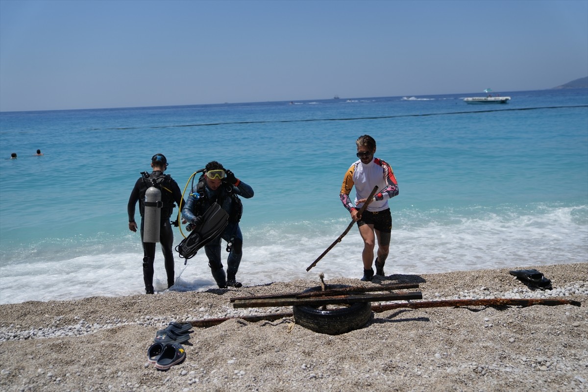 Muğla'nın Fethiye ilçesinde deniz dibi ve kumsal temizliği yapıldı. Çevre, Şehircilik ve İklim...