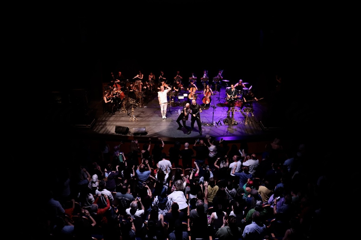 Musa Göçmen'in şefliğindeki "Senforock Orkestrası", Samsun Kültür Yolu Festivali kapsamında...