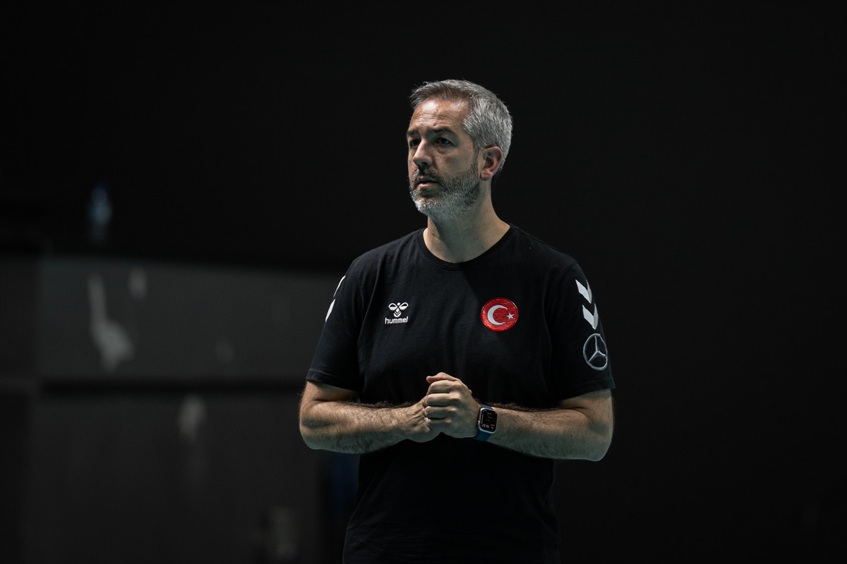 Ocak ayının ortasında milli takımın başına geçen 37 yaşındaki A Milli Kadın Hentbol Takımı'nın...