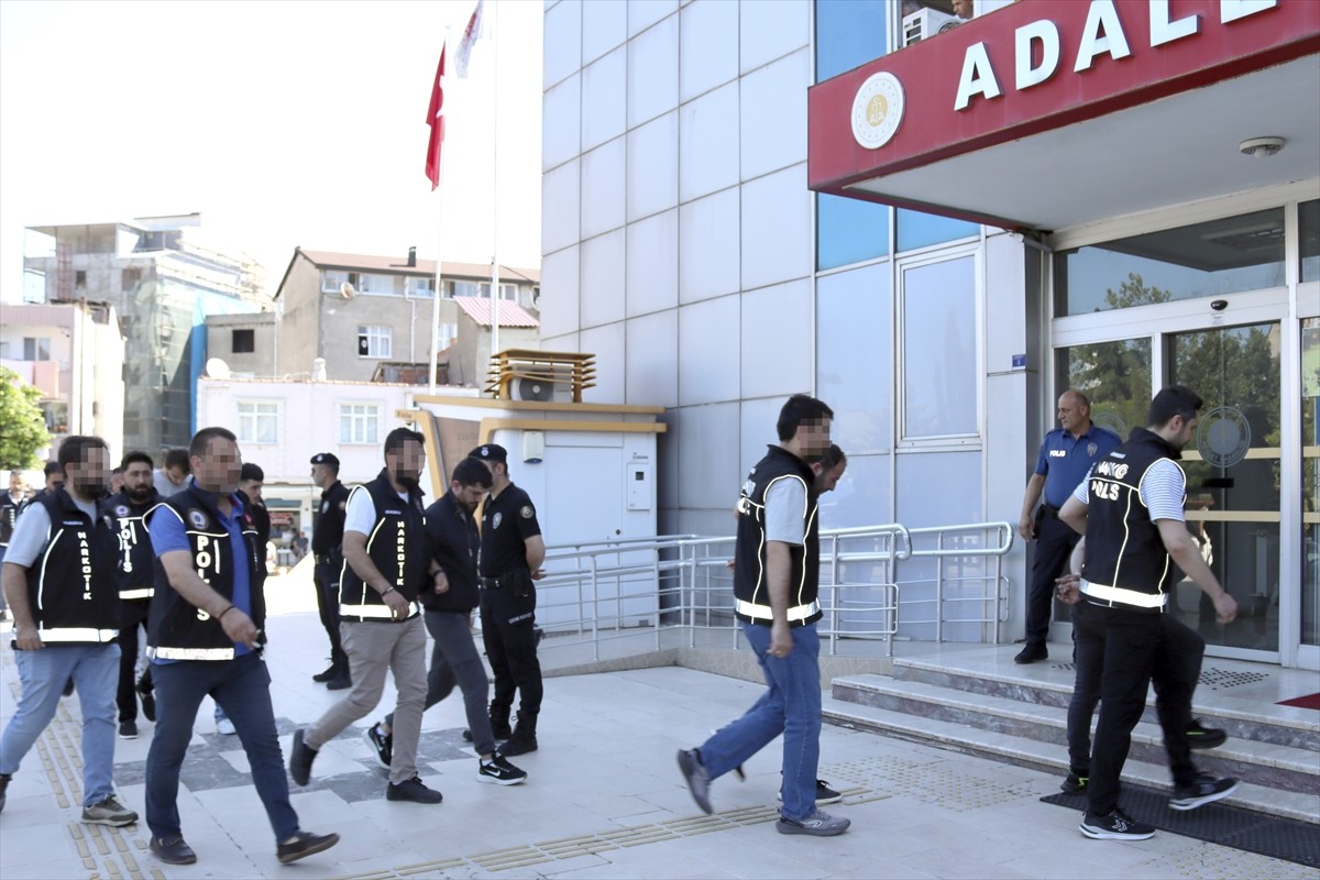 Ordu merkezli 2 ilde düzenlenen uyuşturucu operasyonunda gözaltına alınan 24 şüpheliden 11'i...