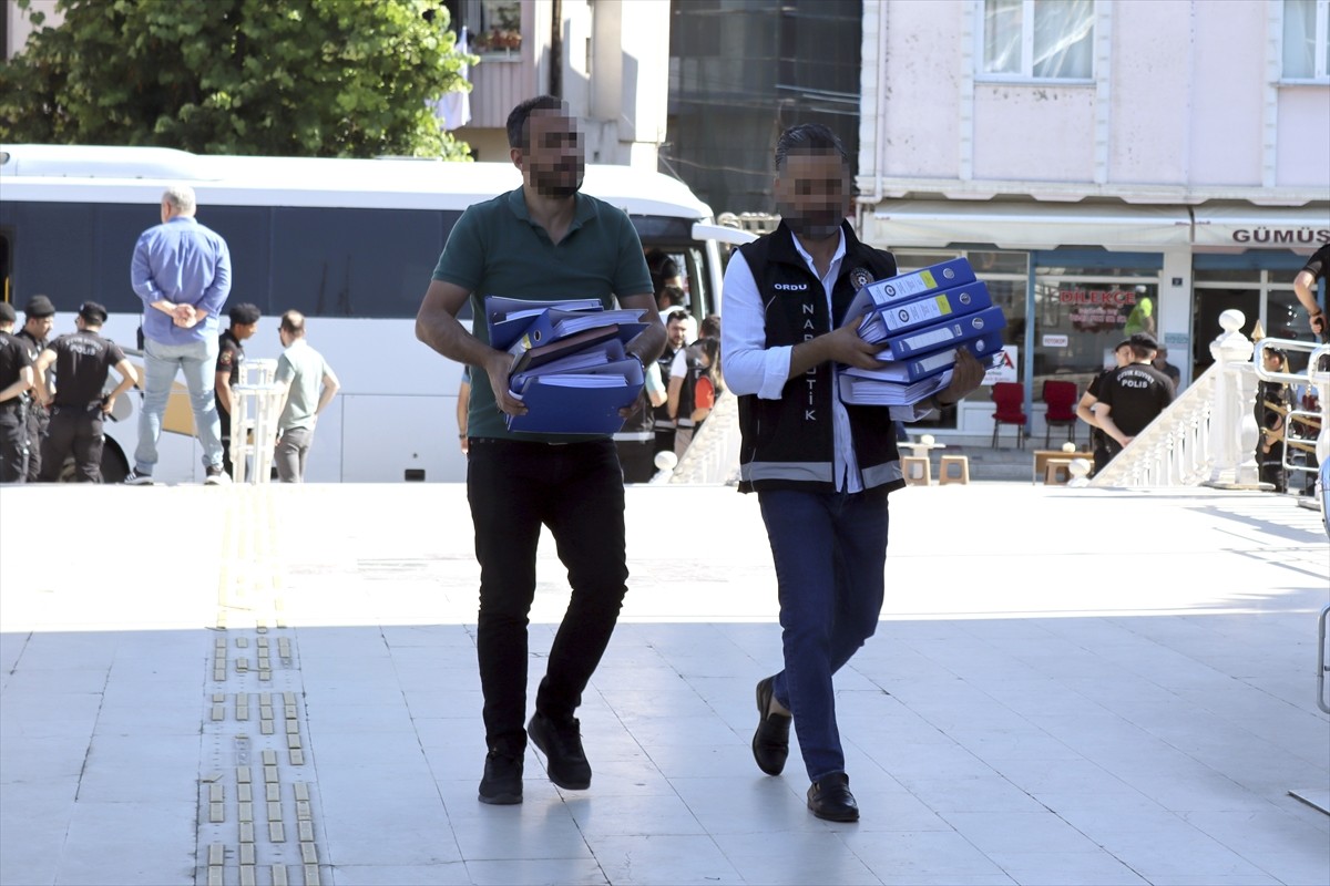 Ordu merkezli 2 ilde düzenlenen uyuşturucu operasyonunda gözaltına alınan 24 şüpheliden 11'i...