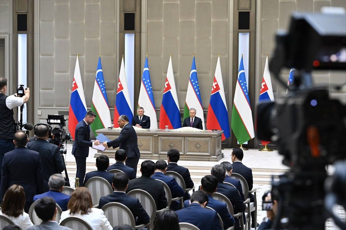 Özbekistan Cumhurbaşkanı Şevket Mirziyoyev, Taşkent’te temaslarını sürdüren Slovakya Başbakanı...