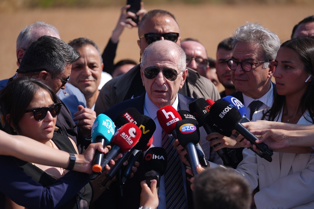 "Halkı kin ve düşmanlığa alenen tahrik etme" suçundan 2 yıl 4 ay 3 gün hapis cezasına çarptırılan...