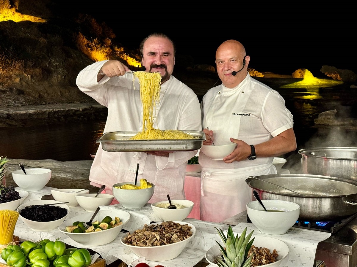 "Şeflerin Düeti" etkinliği beşinci kez özel bir konseptle opera sanatçısı Hakan Aysev (solda) ile...