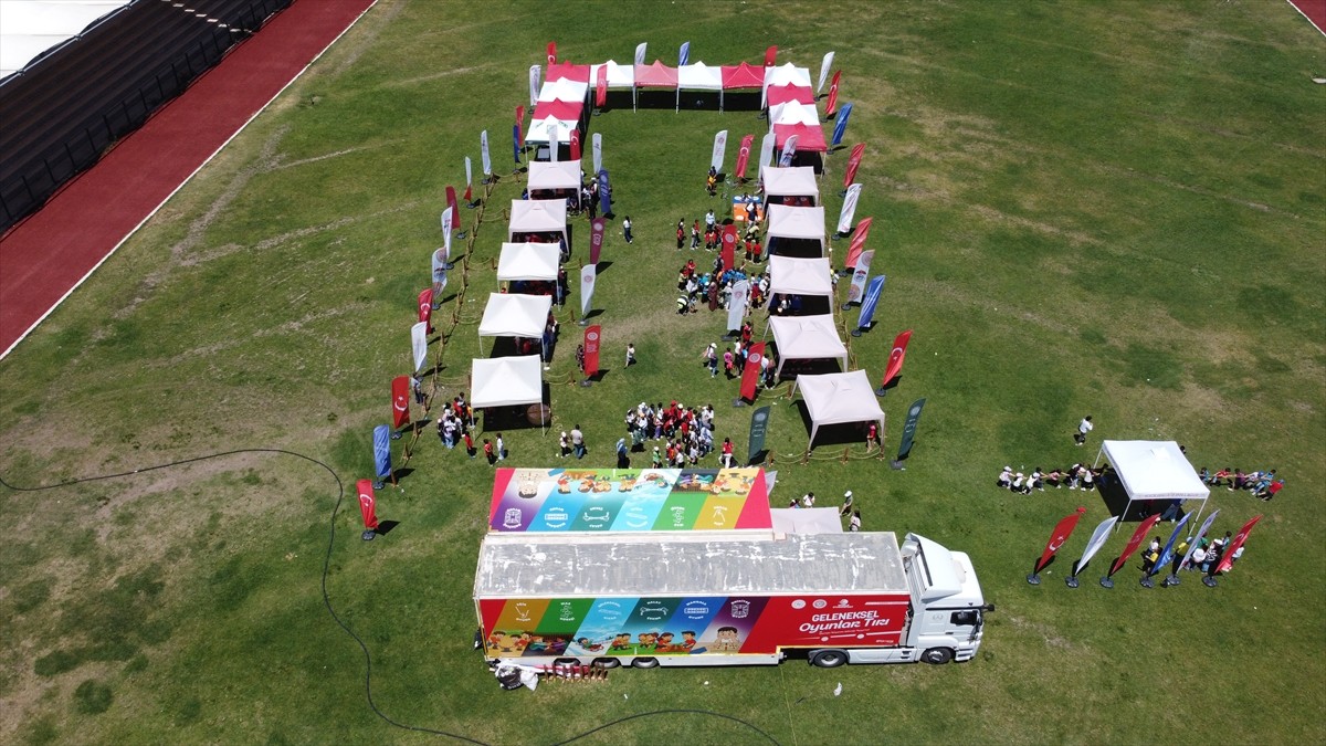 "Söğüt Eğitim-Spor Festivali" (Söğüt-Esfest), Bilecik'in Söğüt ilçesinde başladı. Söğüt...