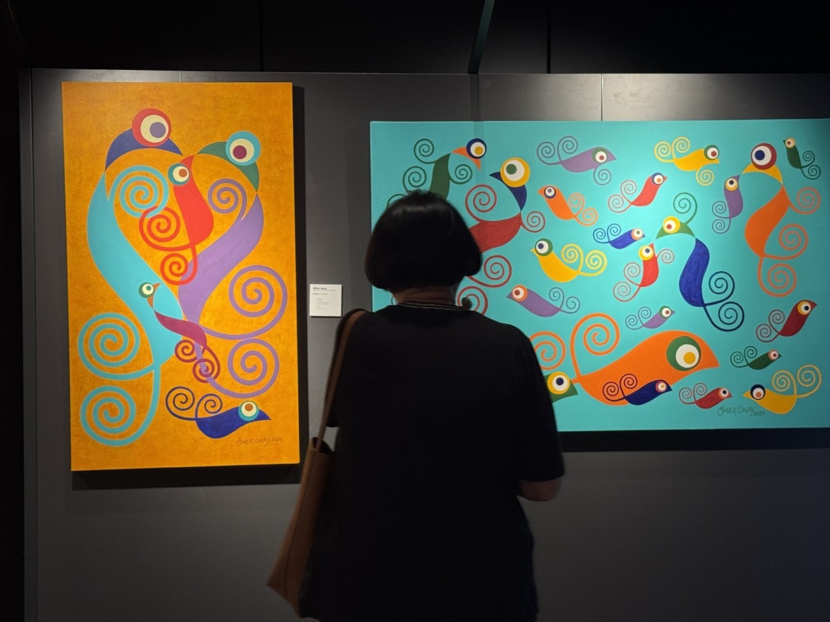 Ressam Ömer Onay'ın "Bilinç Akışı" sergisi, Atatürk Kültür Merkezi (AKM) Çok Amaçlı Salon'da...