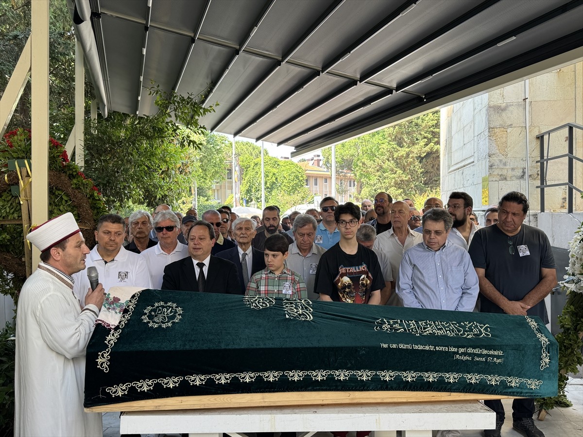 Şair Sezai Karakoç'un adına "Mona Roza" şiirini yazdığı Muazzez Akkaya Giray, son yolculuğuna...