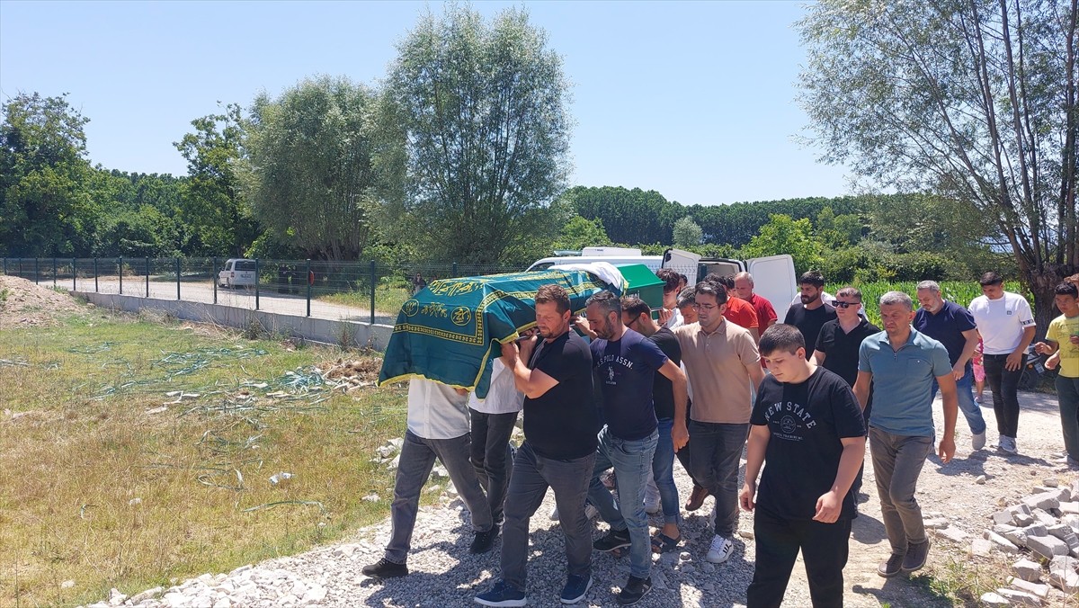 Sakarya'nın Akyazı ilçesinde motosiklet sürücüsünün hayatını kaybettiği kazaya ilişkin gözaltına...