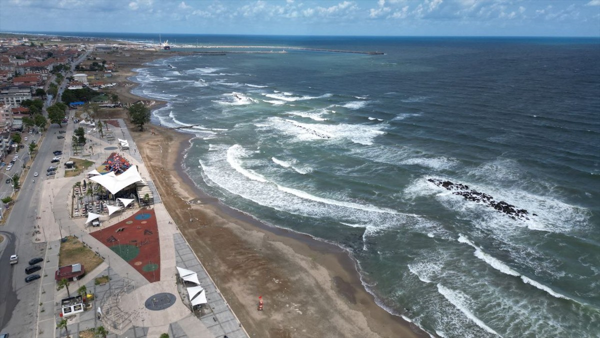 Sakarya'nın Karadeniz'e kıyısı bulunan Karasu, Kocaali ve Kaynarca ilçelerinde, olumsuz hava...
