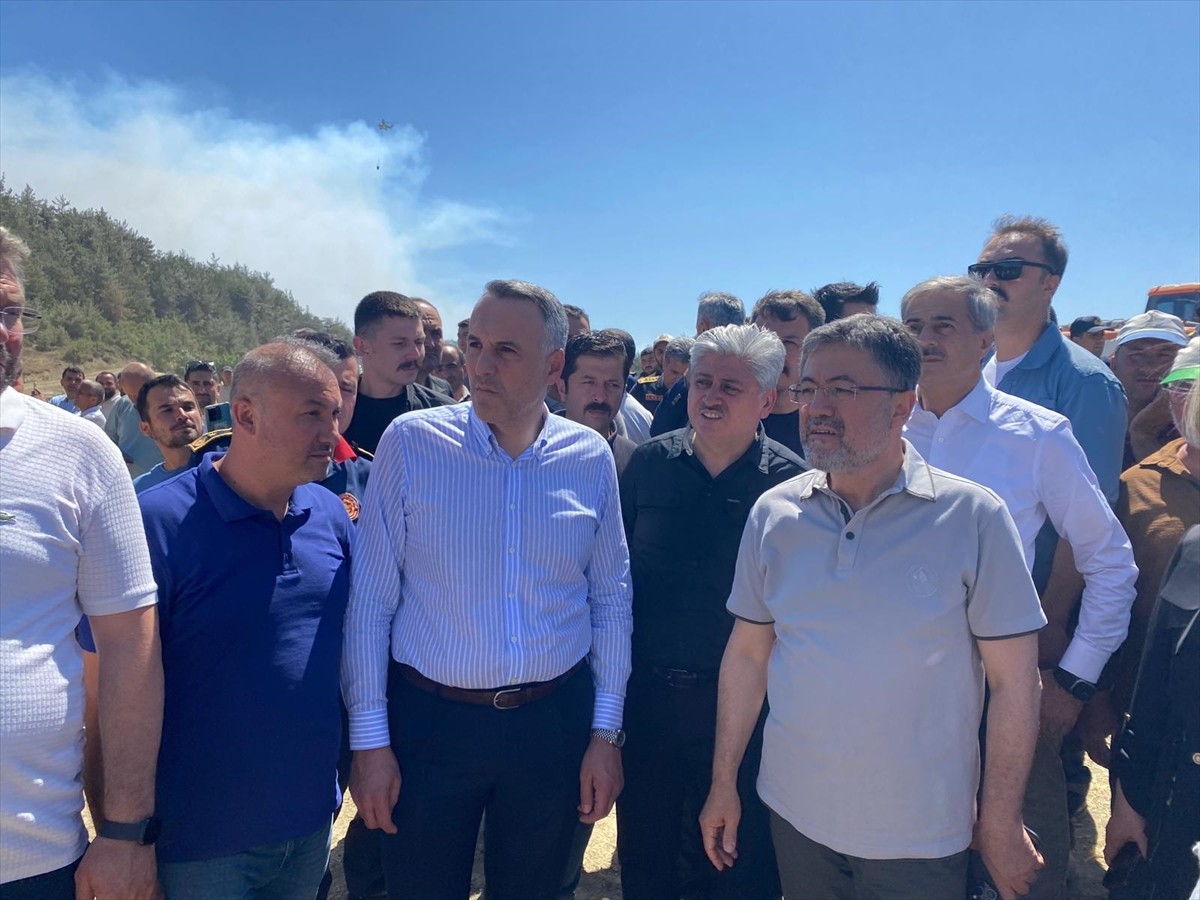 Sakarya'nın Taraklı ilçesinde başlayıp Bilecik tarafına sıçrayan yangın alanına giden Tarım ve...