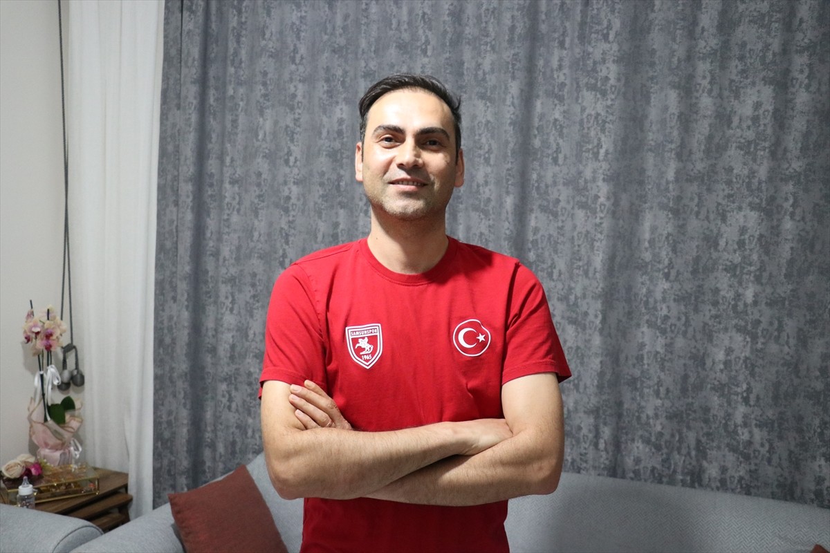 Samsun'da nefes borusuna yiyecek kaçan kedi, güvenlik görevlisinin Heimlich manevrasıyla kurtuldu....