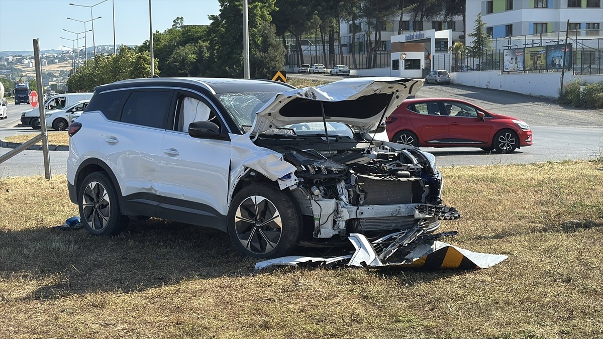 Samsun'un Atakum ilçesinde cip ile otomobilin çarpışması sonucu 4 kişi yaralandı.  