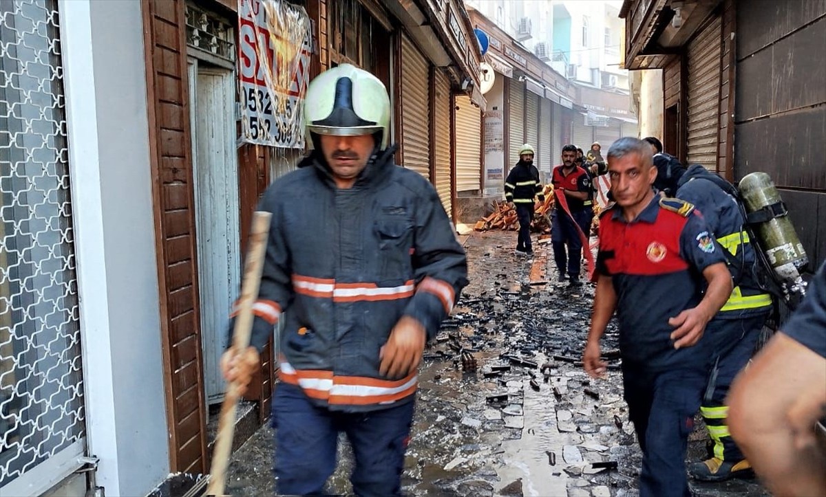 Şanlıurfa'da havai fişek deposunda çıkan yangın söndürüldü.