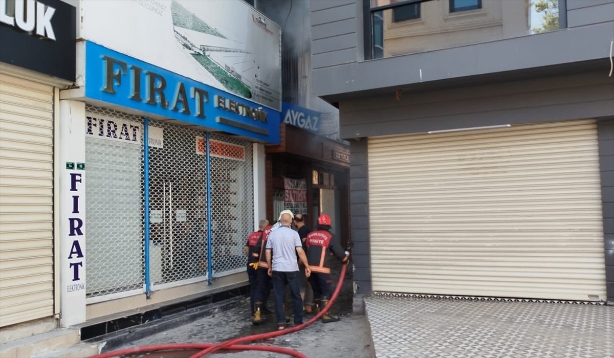 Şanlıurfa'da havai fişek deposunda çıkan yangın söndürüldü.