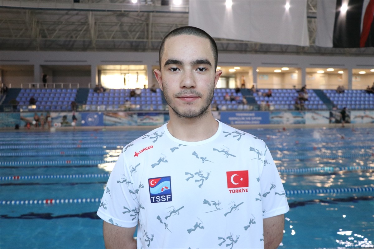 Serbest dalışta dünya şampiyonu milli sporcu Nida Murathan Bulut, başarılarına yenilerini eklemek...