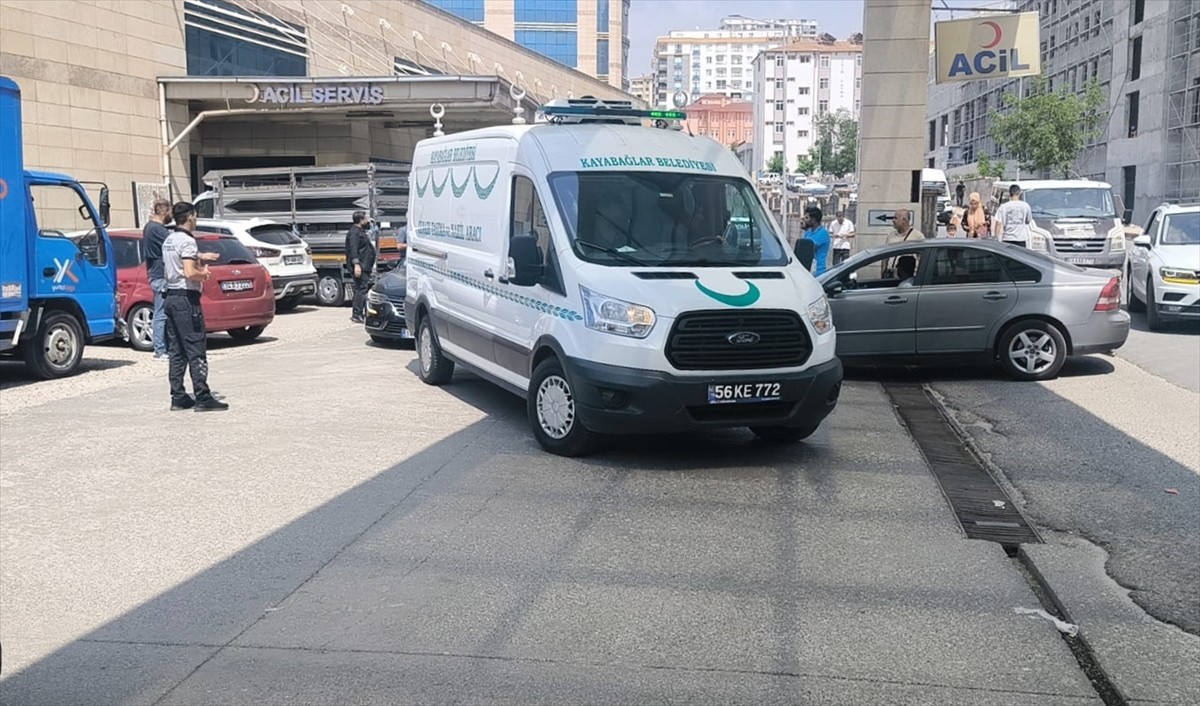 Siirt'in Kurtalan ilçesinde otomobil ile kamyonun çarpıştığı kazada ağır yaralanan bir kişi daha...