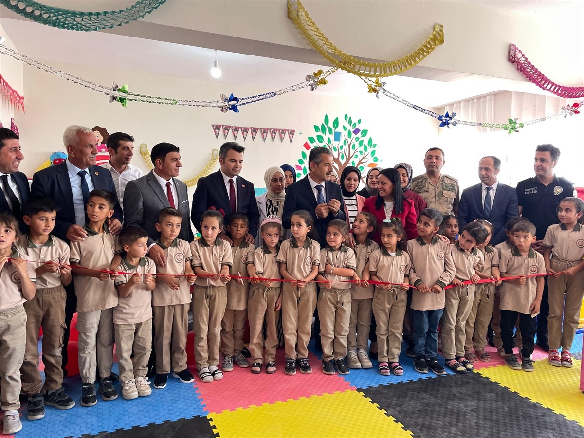 Şırnak'ın Güçlükonak ilçesinde, terör örgütü PKK'lı teröristlerin düzenlediği saldırılarda...