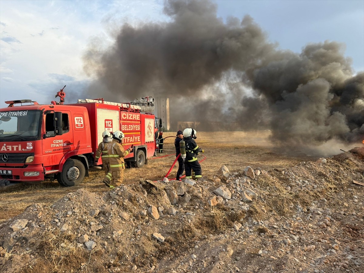 Şırnak'ta Şerafettin Elçi Havalimanı'nda uçak yangını tatbikatı gerçekleştirildi. Şırnak...