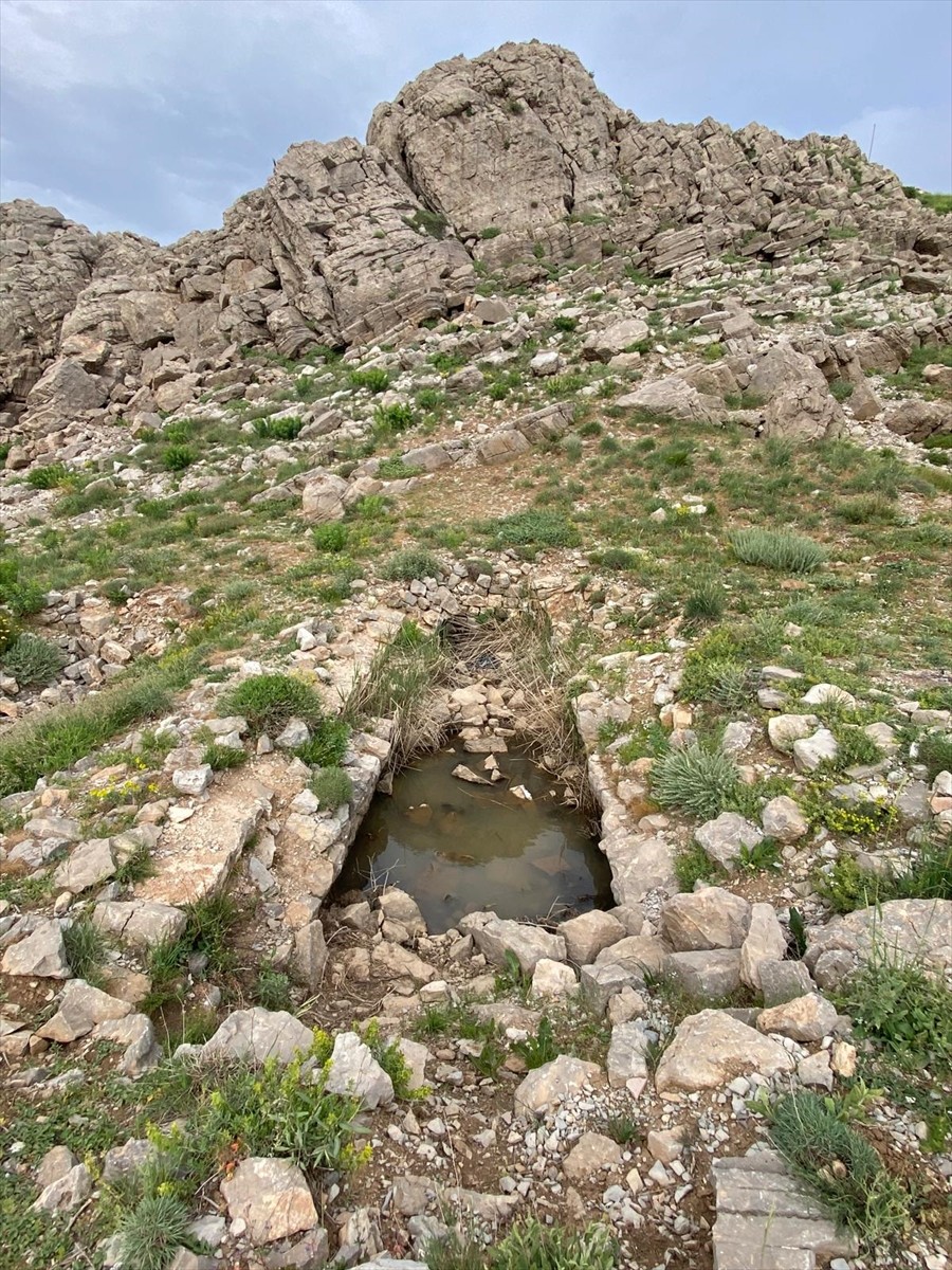 Şırnak Valiliği onayı ile 10'u arkeolog, 2'si ilahiyatçı 12 kişilik heyet, Şırnak'ta Nuh...