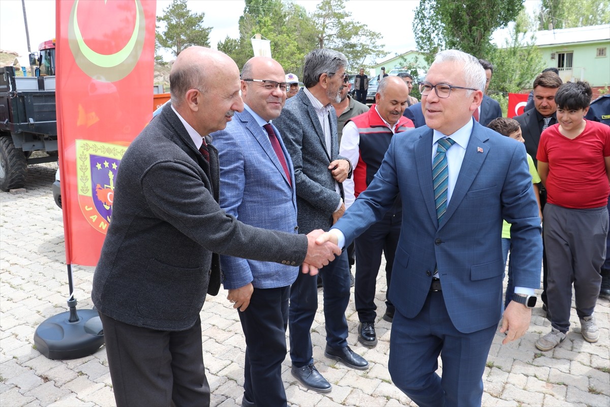 Sivas'ta tarımsal hareketliliğin artmasıyla meydana gelebilecek traktör kazalarının önüne geçmek...