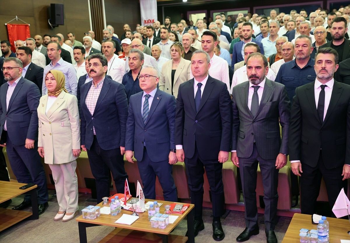 Sivasspor Kulübü Başkanlığına Gökhan Karagöl (sağda) seçildi. Genel kurula Sivas Valisi Yılmaz...