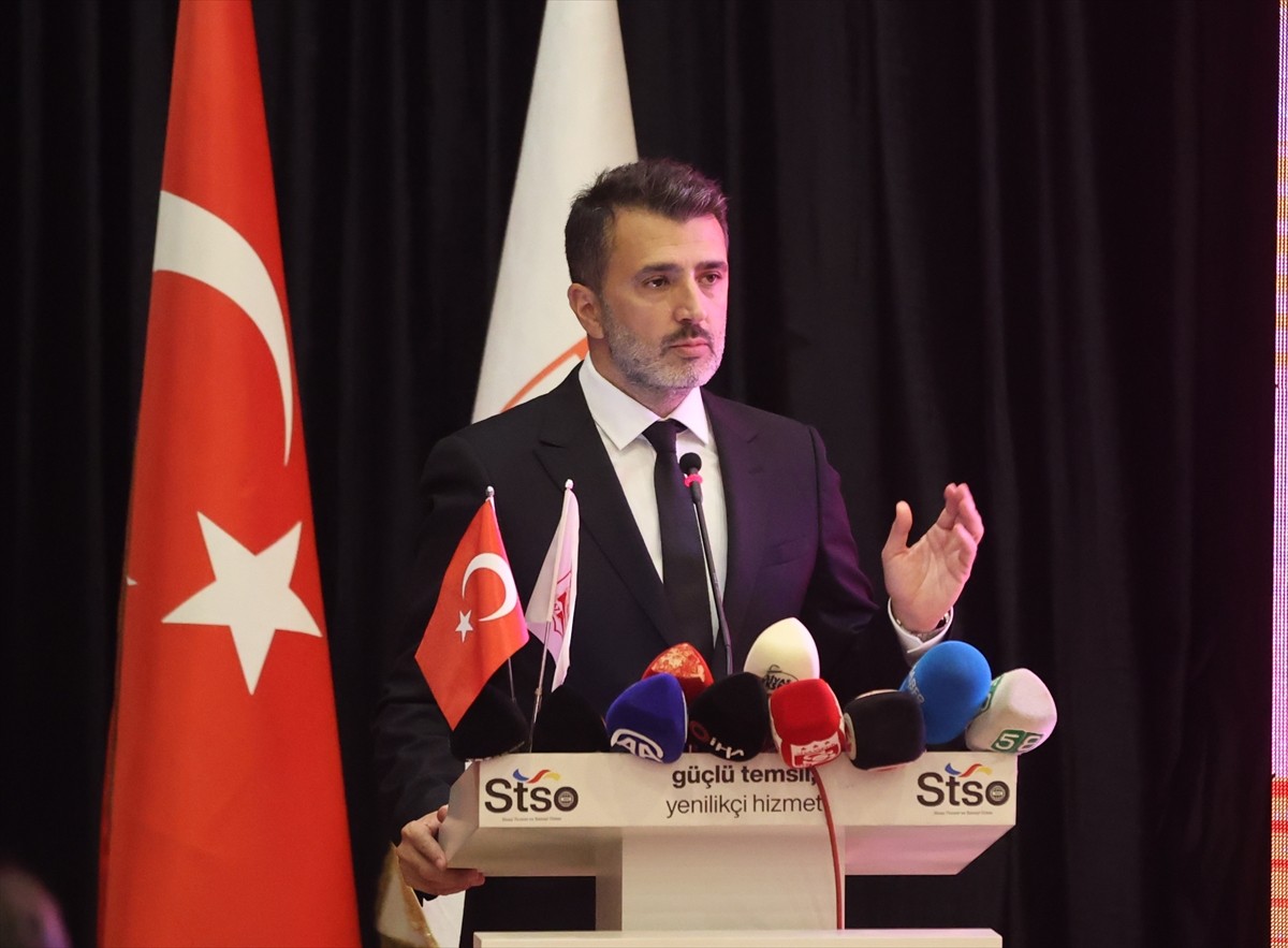 Sivasspor Kulübü Başkanlığına Gökhan Karagöl (sağda) seçildi. Genel kurula Sivas Valisi Yılmaz...