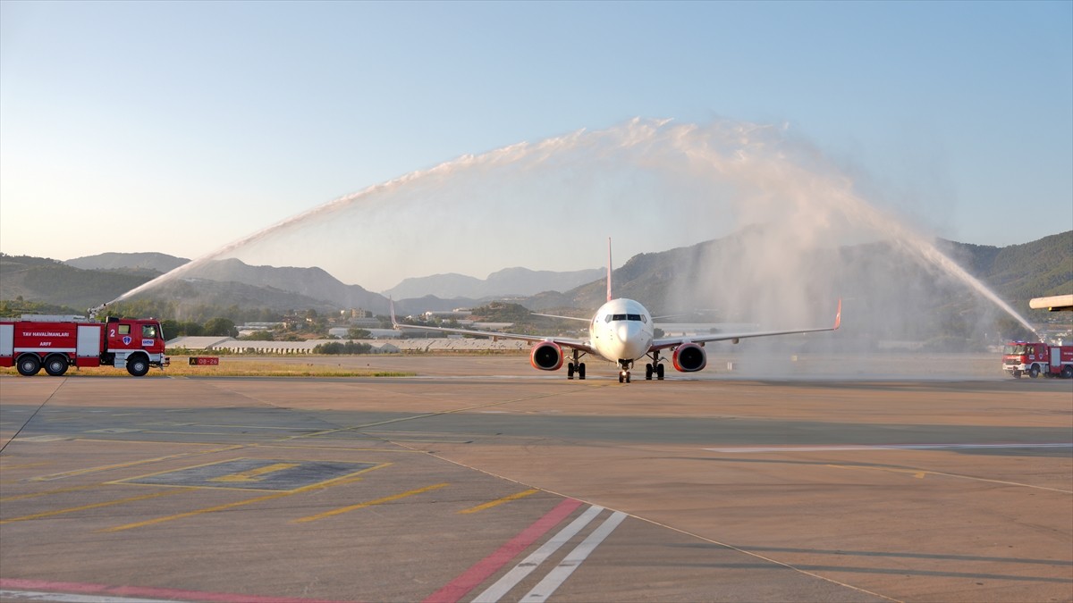 Slovakya'nın başkenti Bratislava'dan Antalya'nın Alanya-Gazipaşa Havalimanı'na başlayan ilk...