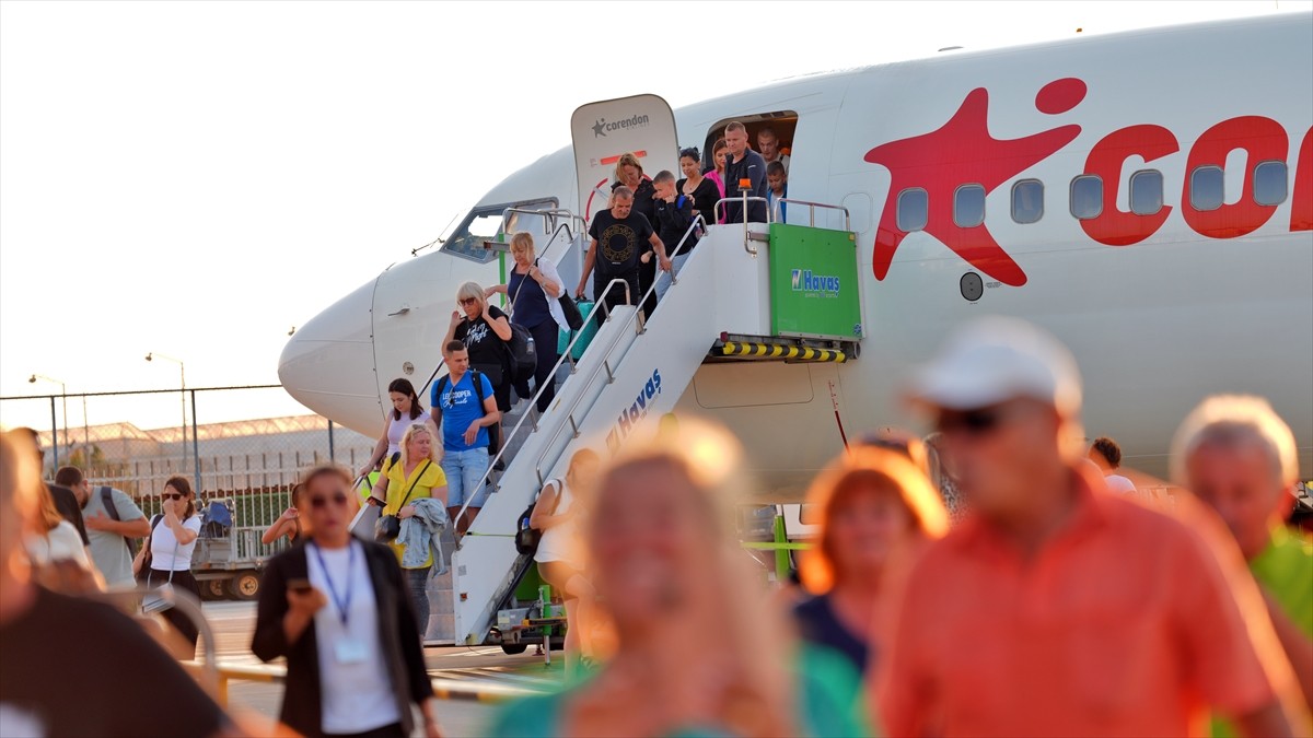 Slovakya'nın başkenti Bratislava'dan Antalya'nın Alanya-Gazipaşa Havalimanı'na başlayan ilk...