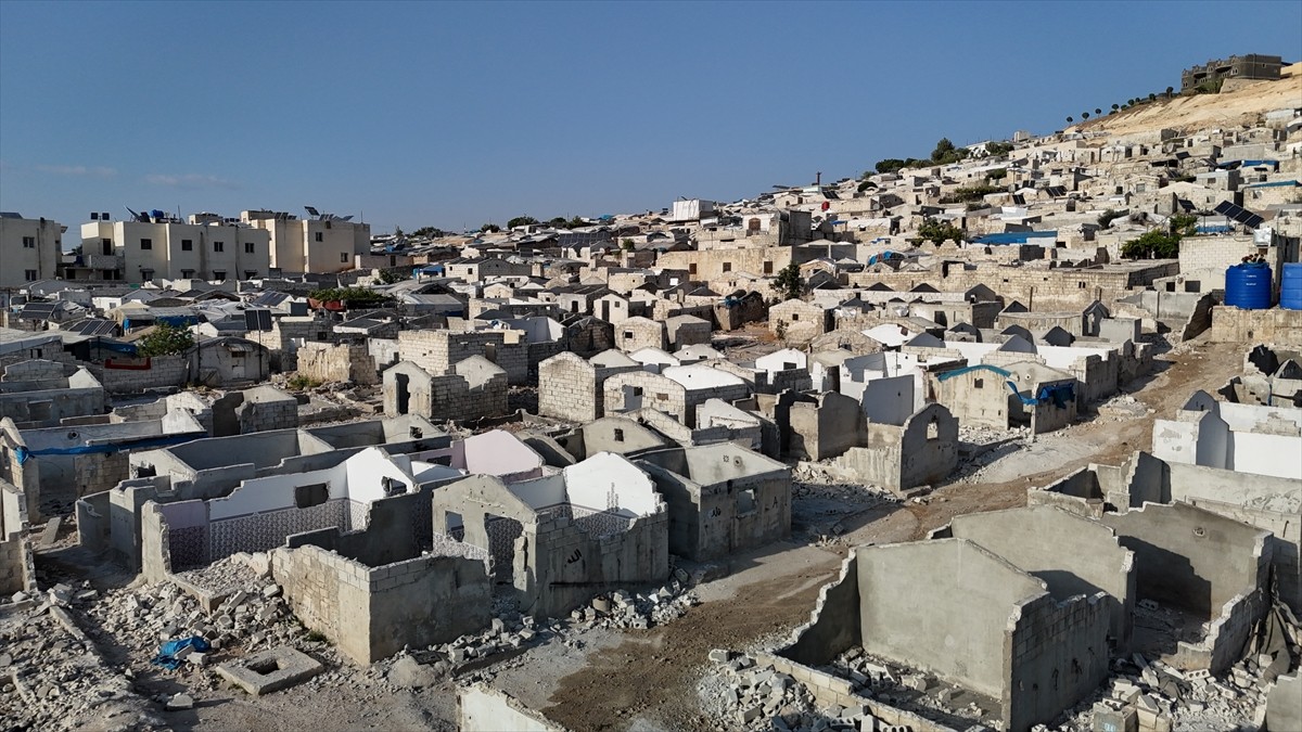 Suriye'de Baas rejiminin devrilmesiyle özgürleşen bölgelerde güvenliğin sağlanması sonucu...