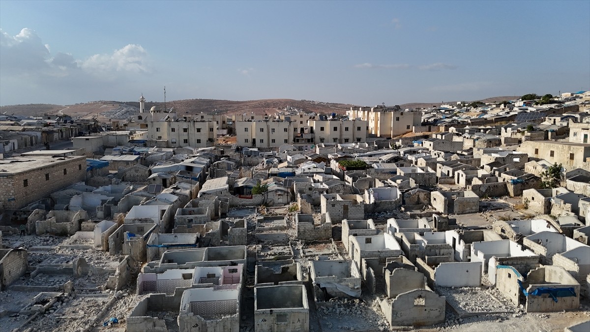 Suriye'de Baas rejiminin devrilmesiyle özgürleşen bölgelerde güvenliğin sağlanması sonucu...