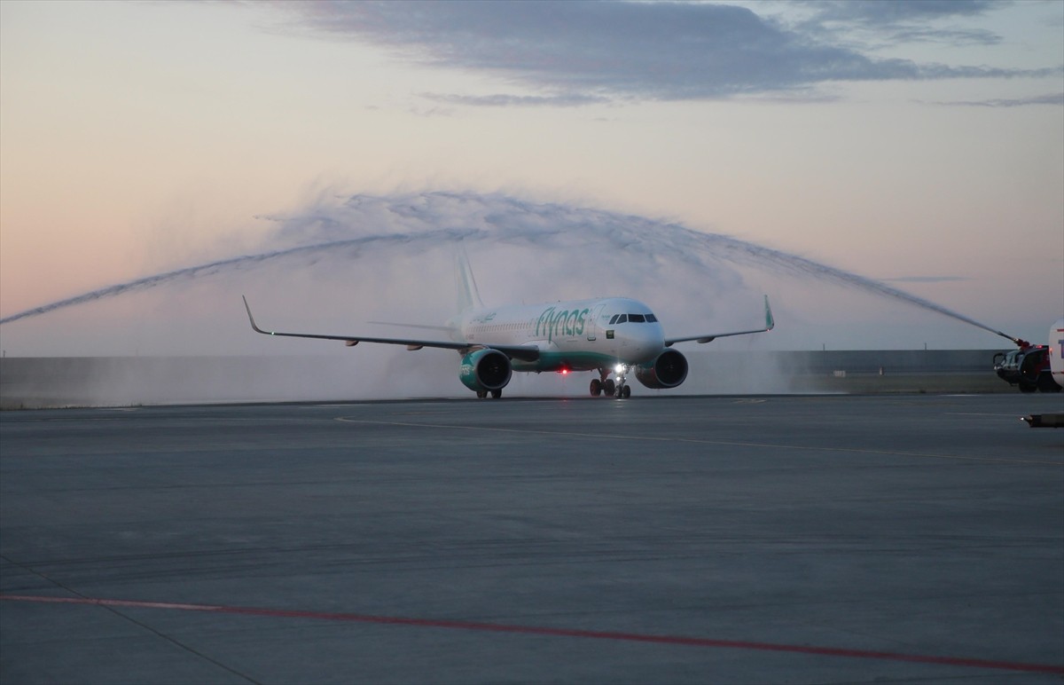 Suudi Arabistan'ın başkenti Riyad'dan Rize'ye ilk direkt uçuş, Flynas özel hava yolu şirketince...