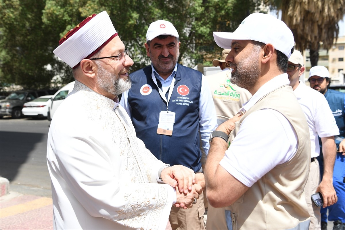 Suudi Arabistan Sağlık Bakanı Fahd bin Abdurrahman el-Celacil, Mekke'de Diyanet İşleri Başkanı...