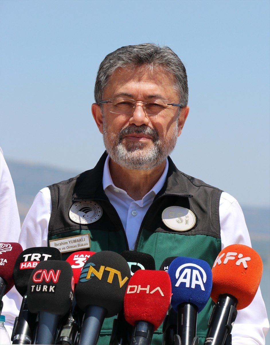 Tarım ve Orman Bakanı İbrahim Yumaklı, bazı programlara katılmak üzere geldiği Isparta'nın Eğirdir...