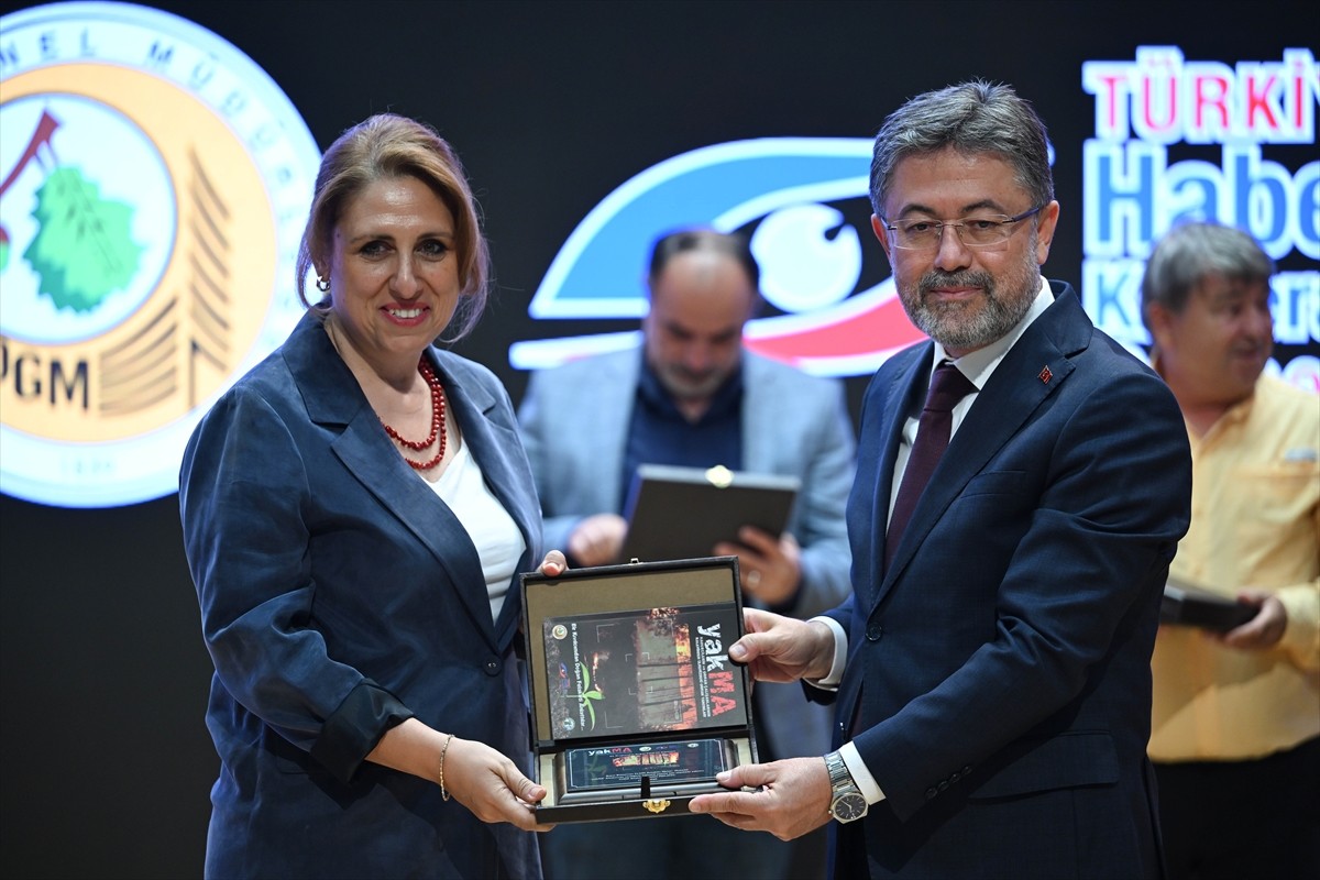 Tarım ve Orman Bakanı İbrahim Yumaklı, Türkiye Haber Kameramanları Derneği tarafından düzenlenen...