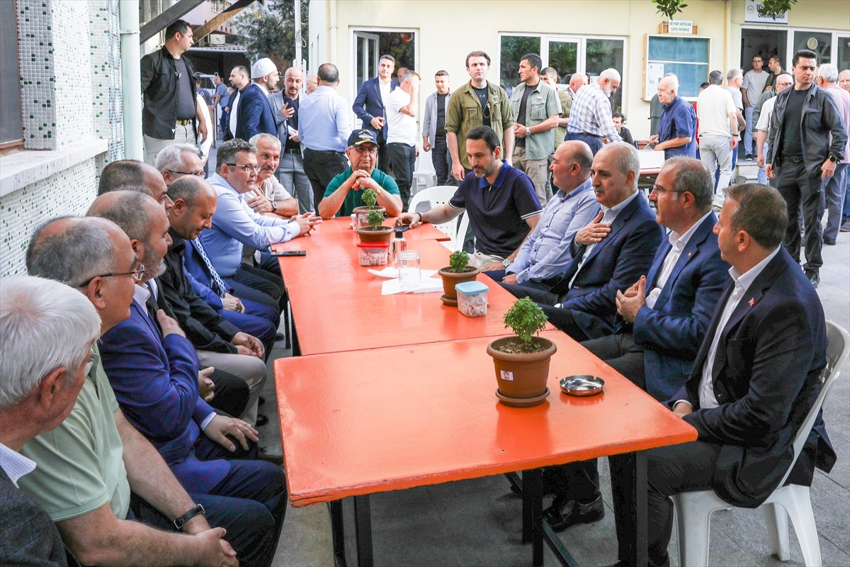 TBMM Başkanı Numan Kurtulmuş, bayram namazını Çanakkale'de kıldı. Kente gelen Kurtulmuş, Çanakkale...