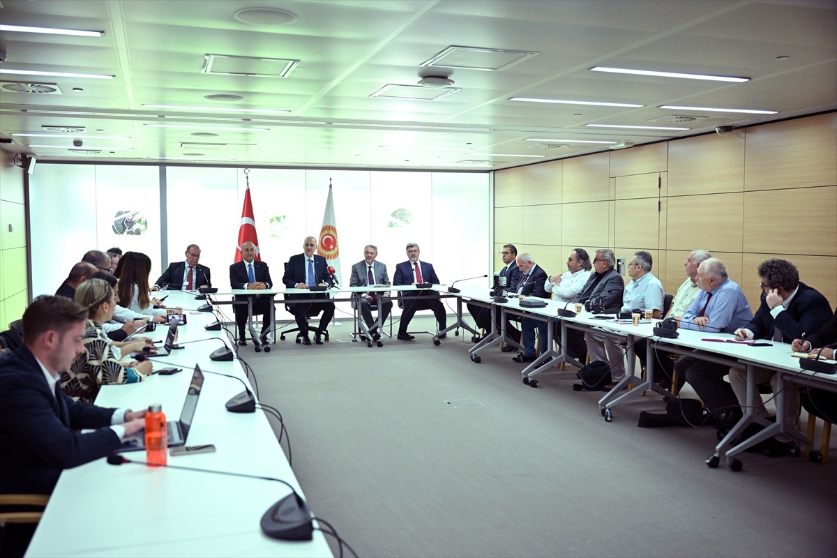 TBMM Başkanı Numan Kurtulmuş,, NATO Parlamento Başkanları Zirvesi dolayısıyla bulunduğu...