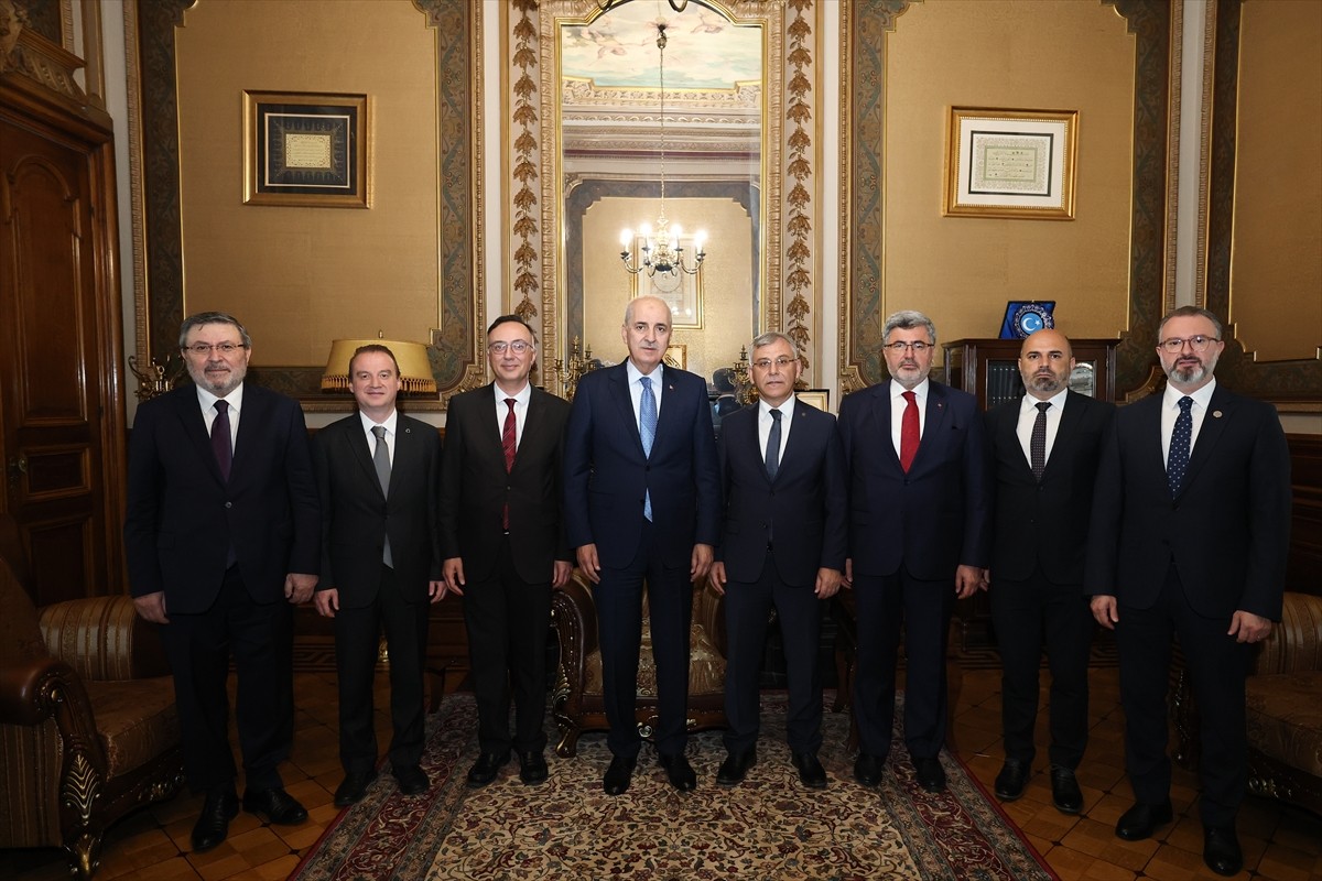 TBMM Başkanı Numan Kurtulmuş (solda), NATO Parlamento Başkanları Zirvesi kapsamında bulunduğu...