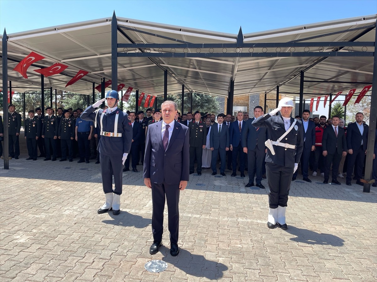 TBMM tarafından Urfa'ya "Şanlı" ünvanı verilmesinin 41. yıl dönümü törenle kutlandı. Şanlıurfa...