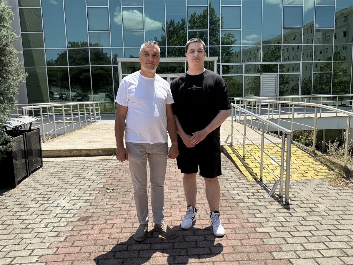 Tekirdağ'da yaşayan 44 yaşındaki Turhan Durukan, 20 yaşındaki oğlu Tunahan ile Yükseköğretim...