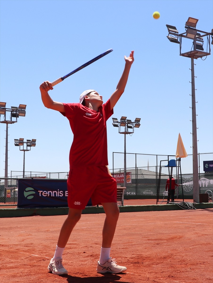 Teniste 14 Yaş Avrupa Yaz Kupası Elemeleri, Gaziantep'te başladı. Gaziantep Valiliği, Büyükşehir...
