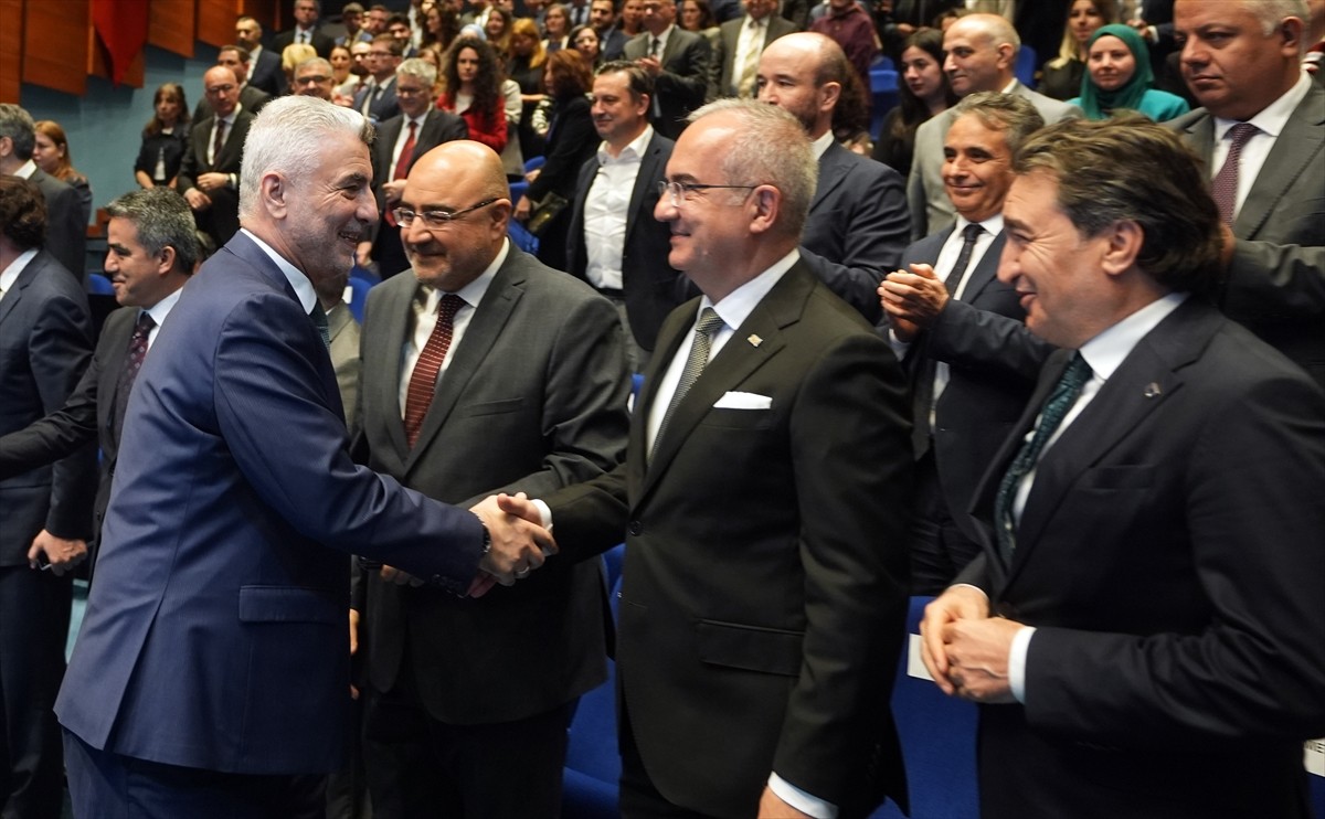 Ticaret Bakanı Ömer Bolat, Bakanlıkta, Türkiye İhracatçılar Meclisi (TİM) Başkanı Mustafa Gültepe...