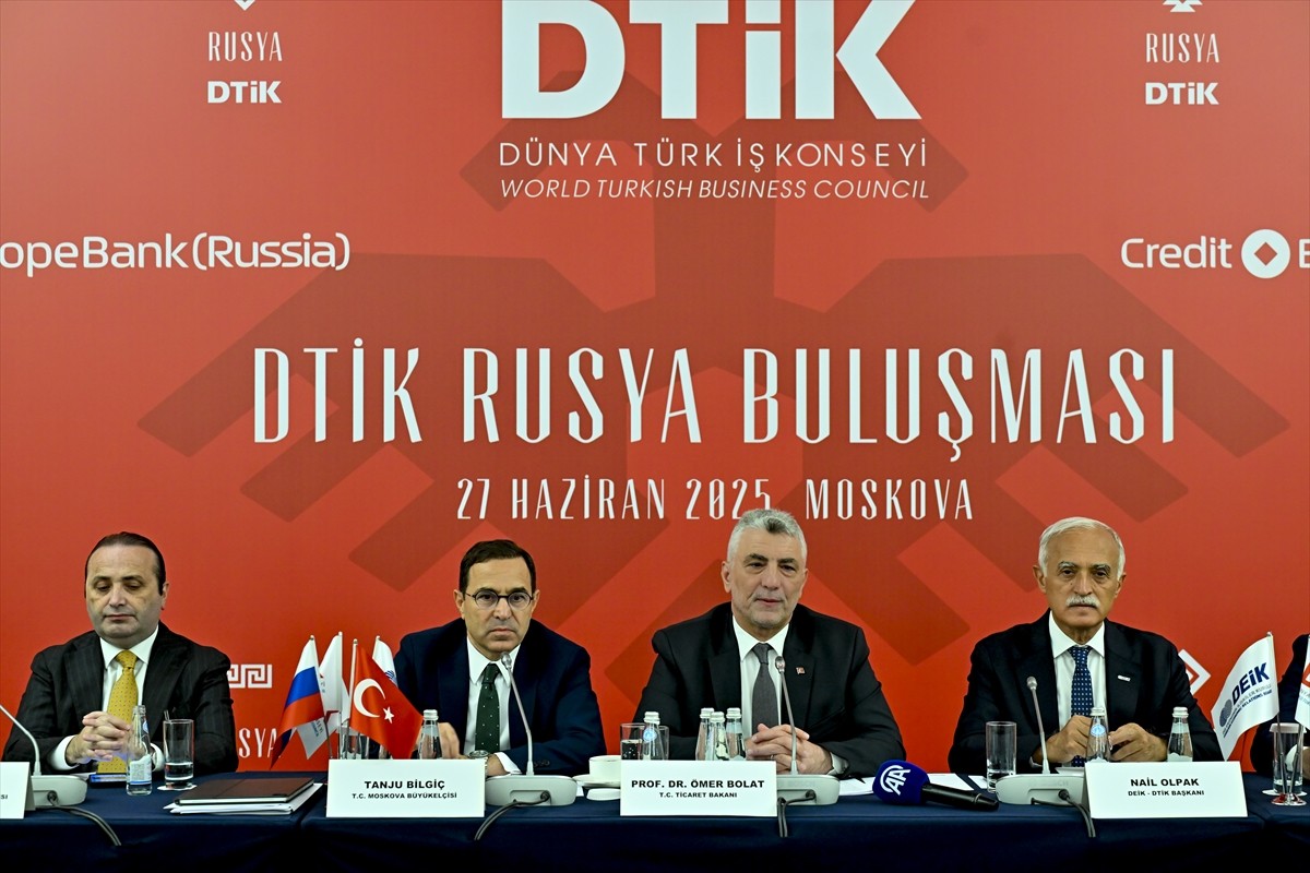 Ticaret Bakanı Ömer Bolat, başkent Moskova'da düzenlenen "Dünya Türk İş Konseyi (DTİK) Rusya...