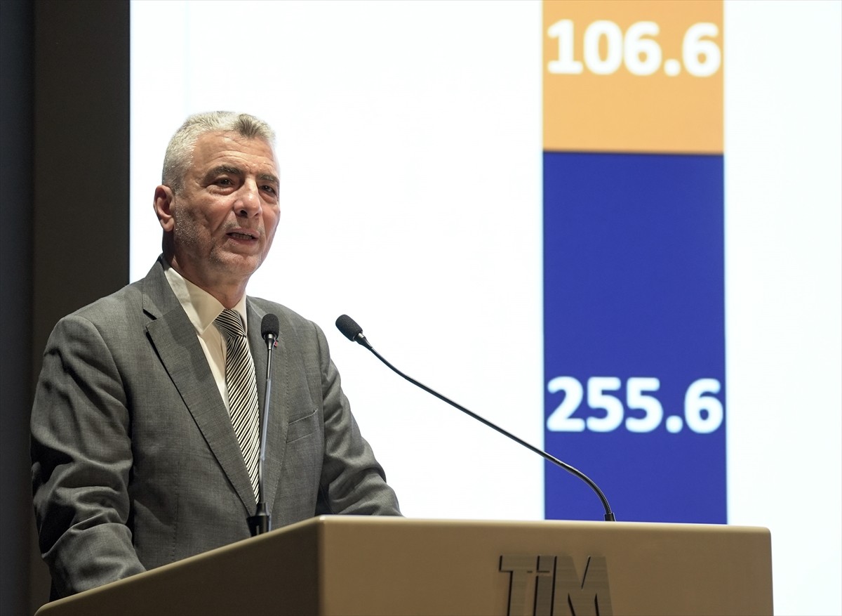 Ticaret Bakanı Ömer Bolat, Dış Ticaret Kompleksi'nde gerçekleştirilen Hizmet Sektörü Rekabet...