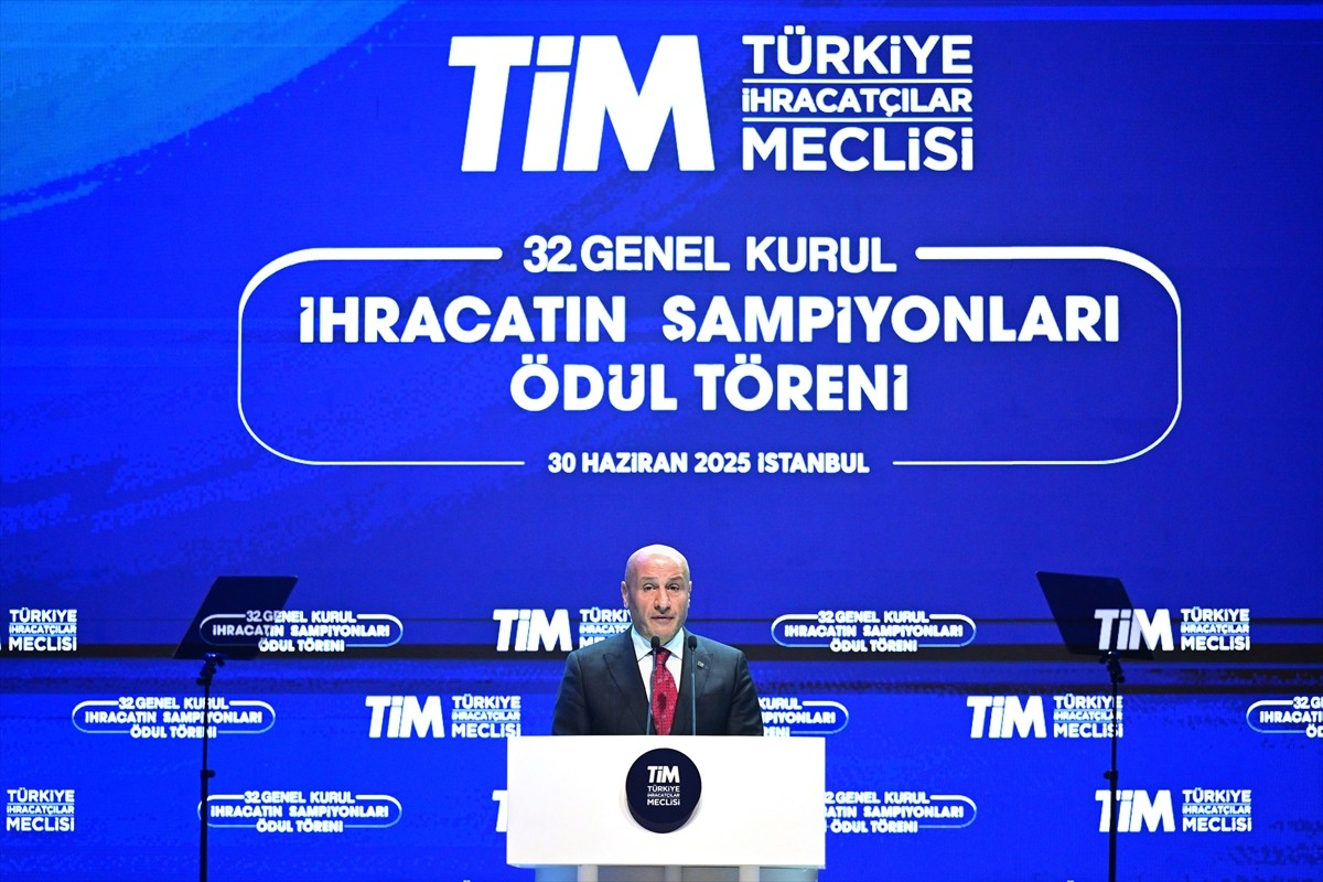 TİM Başkanı Mustafa Gültepe, Haliç Kongre Merkezi'nde düzenlenen TİM 32. Genel Kurul İhracatın...